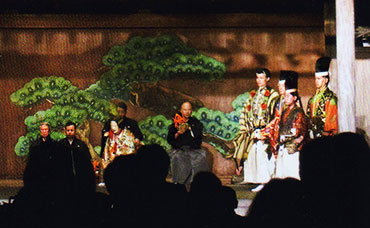 写真提供：三田屋本店・有馬能楽堂