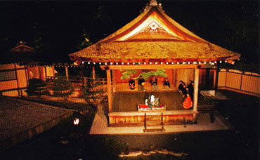 写真提供：三田屋本店・有馬能楽堂